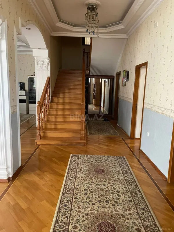Satılır 7 otaqlı həyət evi 400 m²