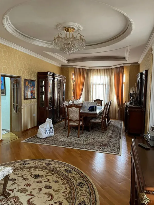 Satılır 7 otaqlı həyət evi 400 m²
