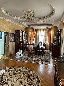 Satılır 7 otaqlı həyət evi 400 m²