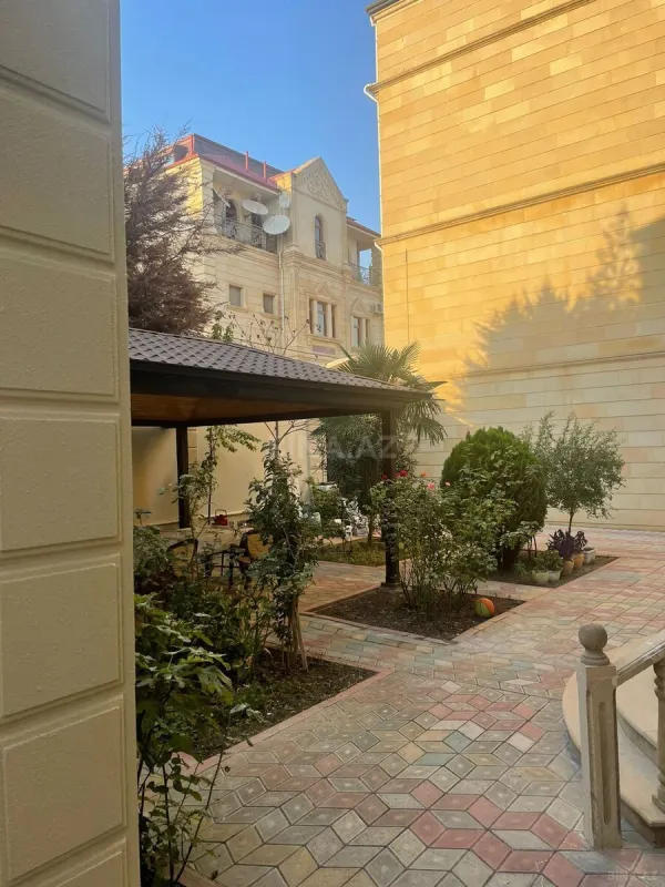 Satılır 7 otaqlı həyət evi 400 m²