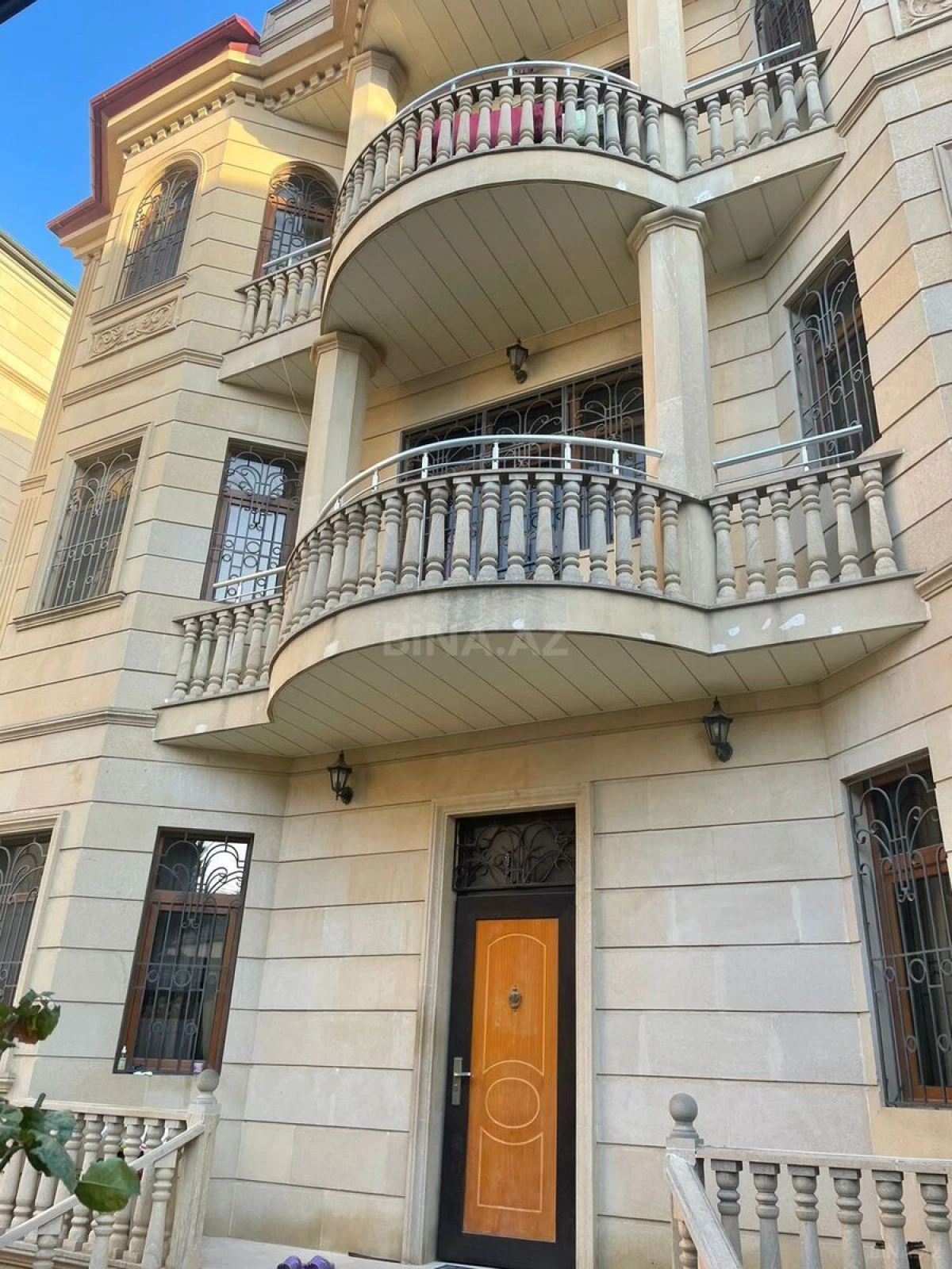 Satılır 7 otaqlı həyət evi 400 m²