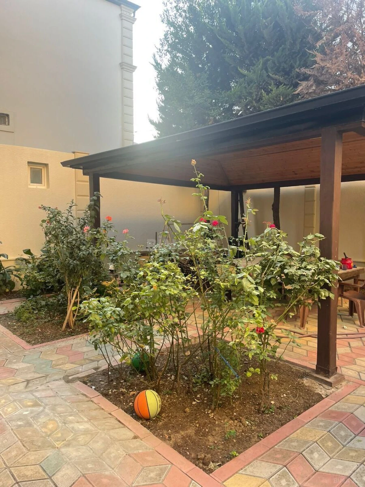 Satılır 7 otaqlı həyət evi 400 m²
