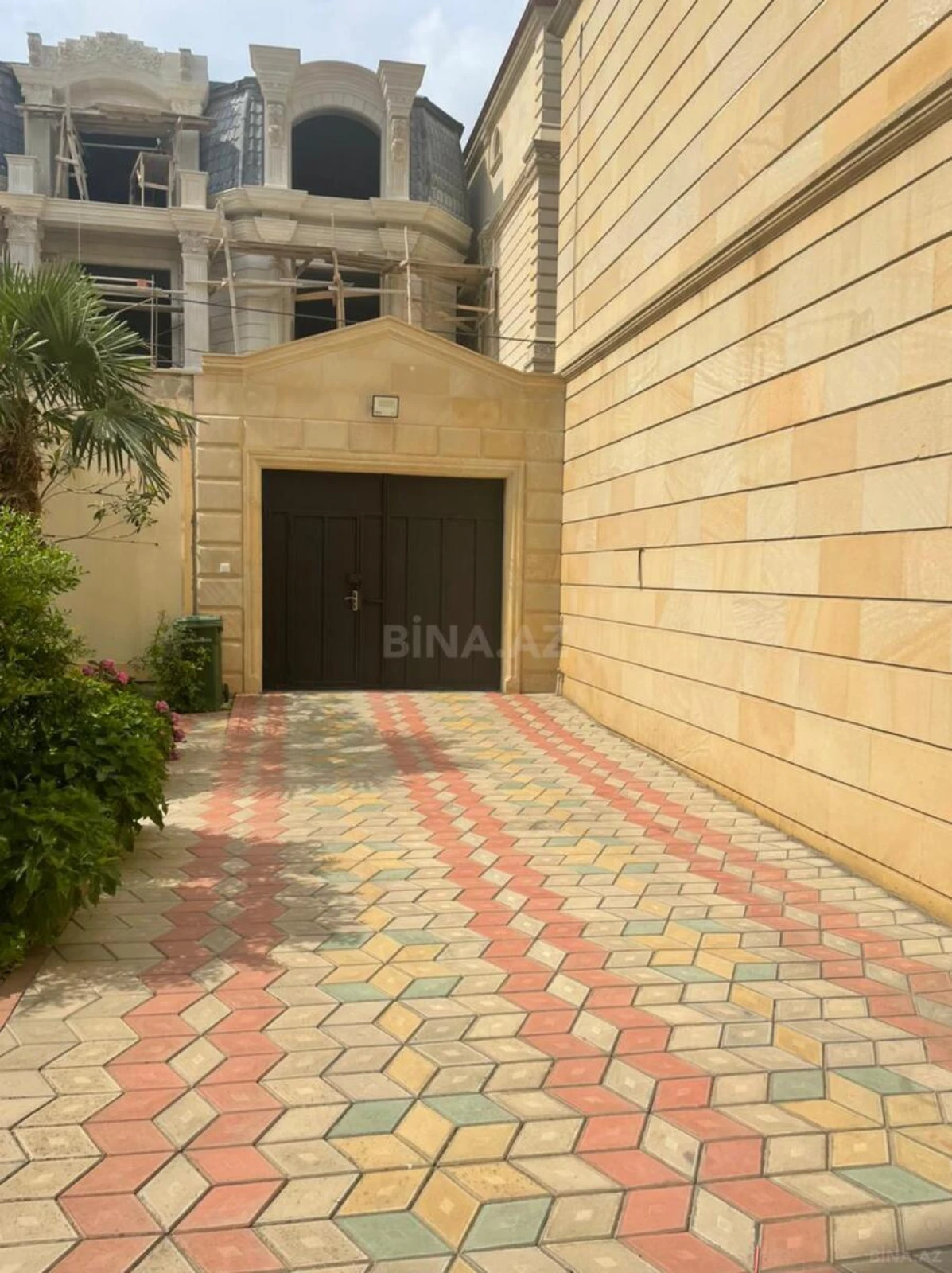 Satılır 7 otaqlı həyət evi 400 m²