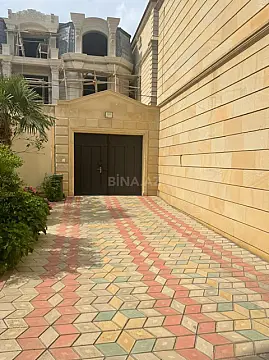 Satılır 7 otaqlı həyət evi 400 m²