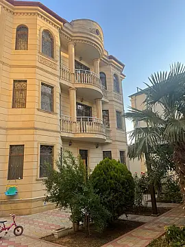 Satılır 7 otaqlı həyət evi 400 m²