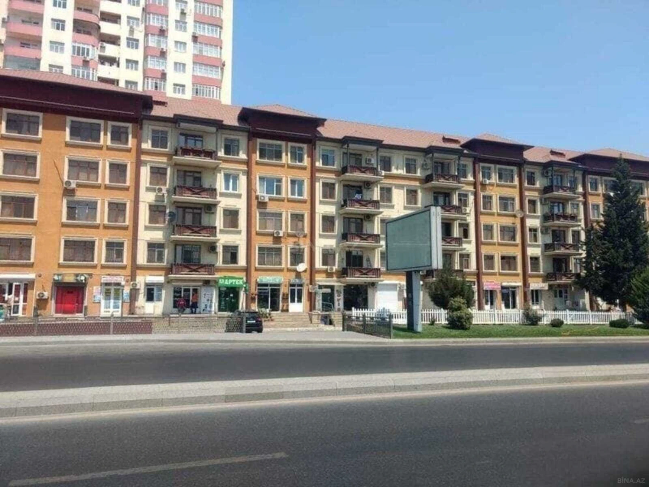 Satılır 7 otaqlı həyət evi 400 m²