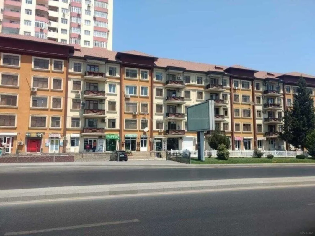 Satılır 7 otaqlı həyət evi 400 m²