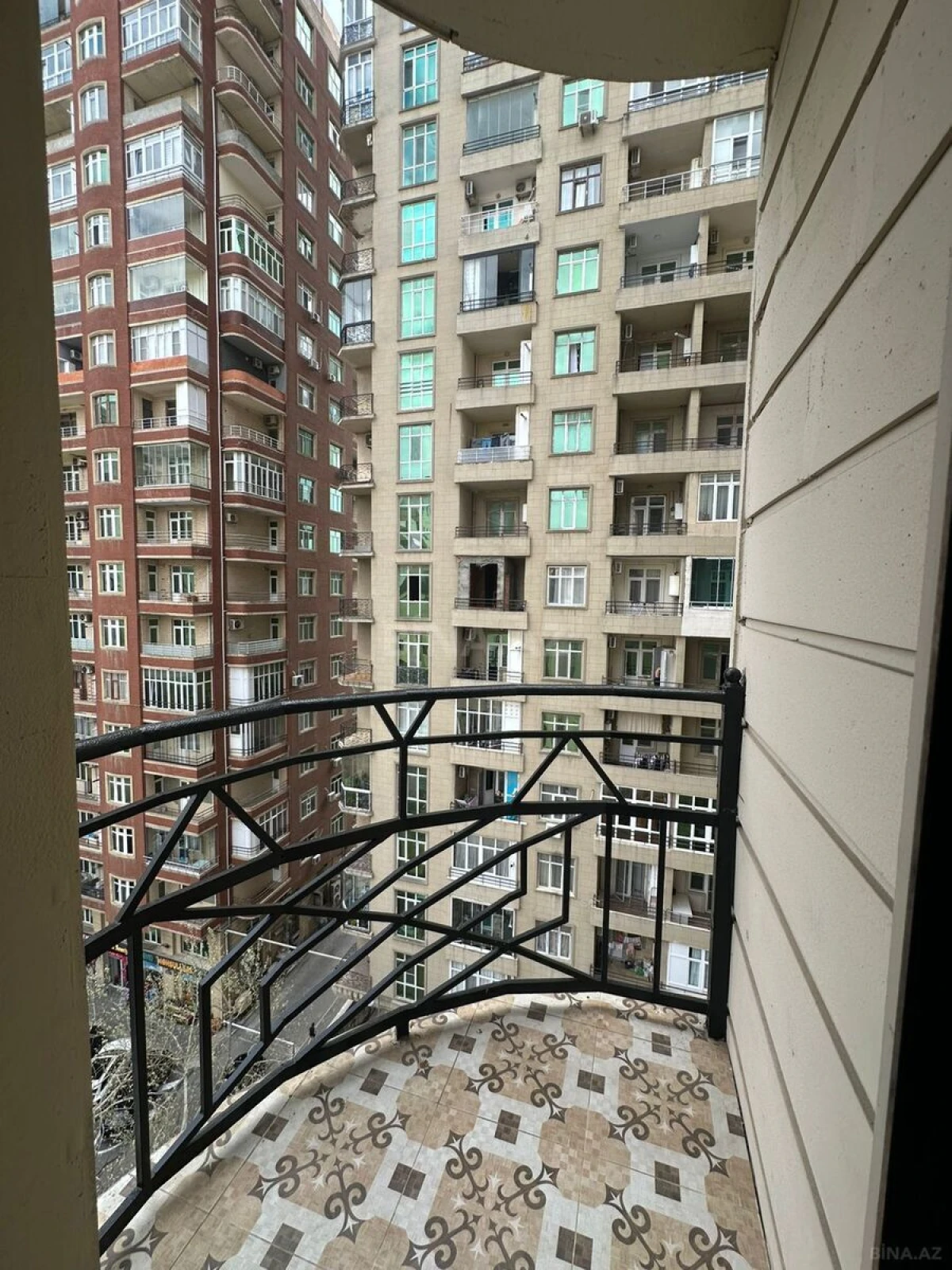 Satılır 3 otaqlı mənzil 105 m²