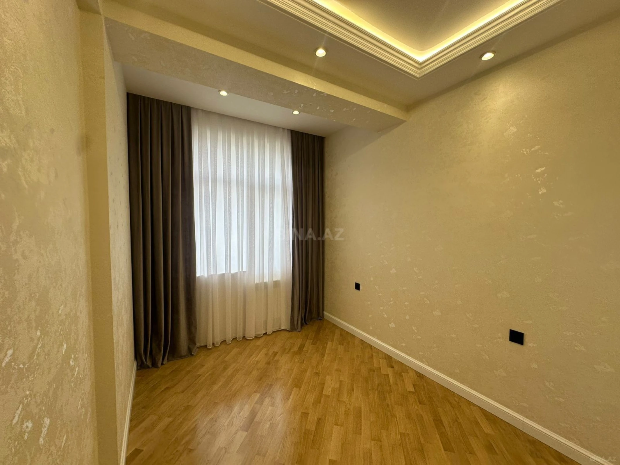 Satılır 3 otaqlı mənzil 105 m²