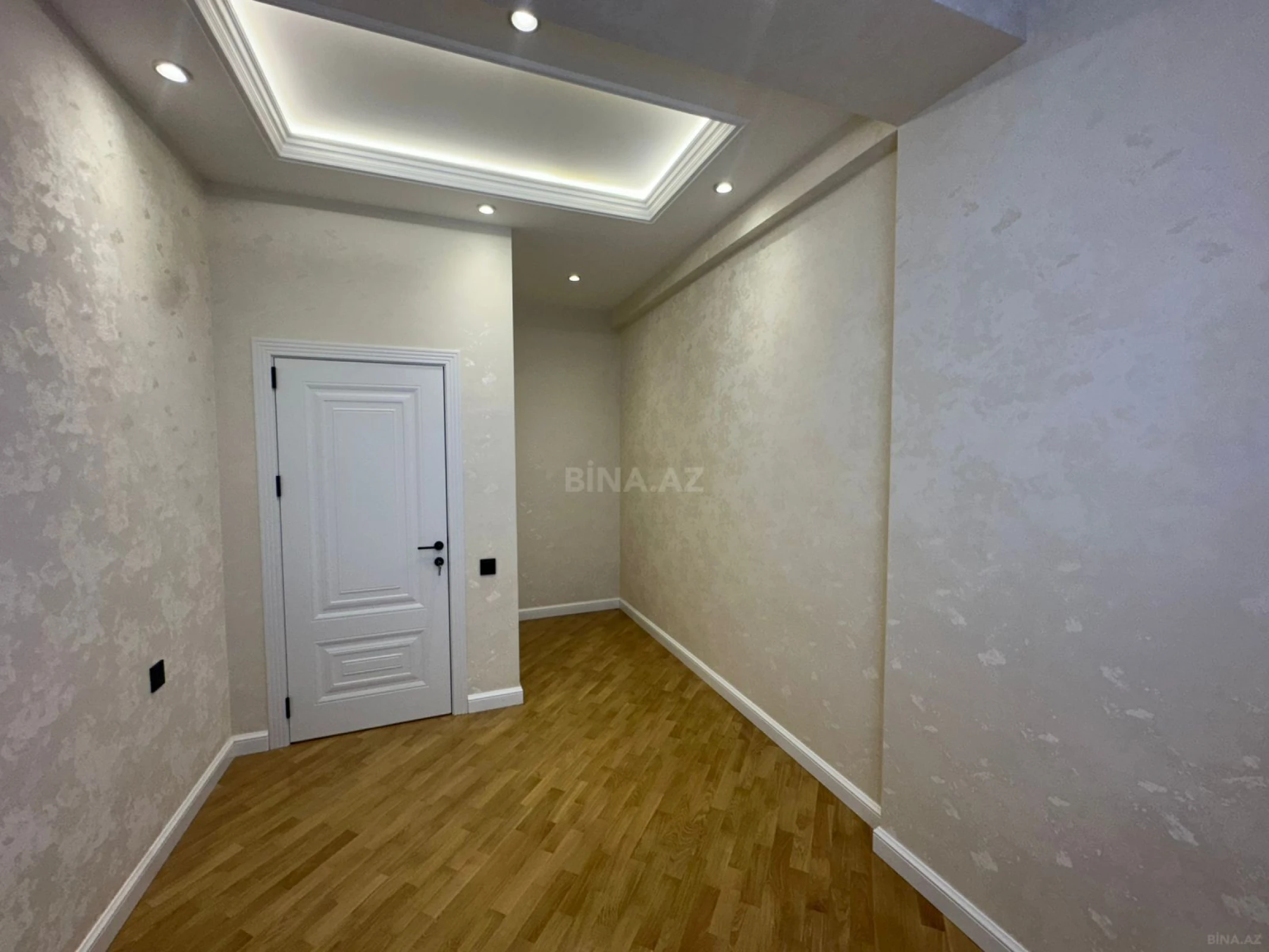 Satılır 3 otaqlı mənzil 105 m²