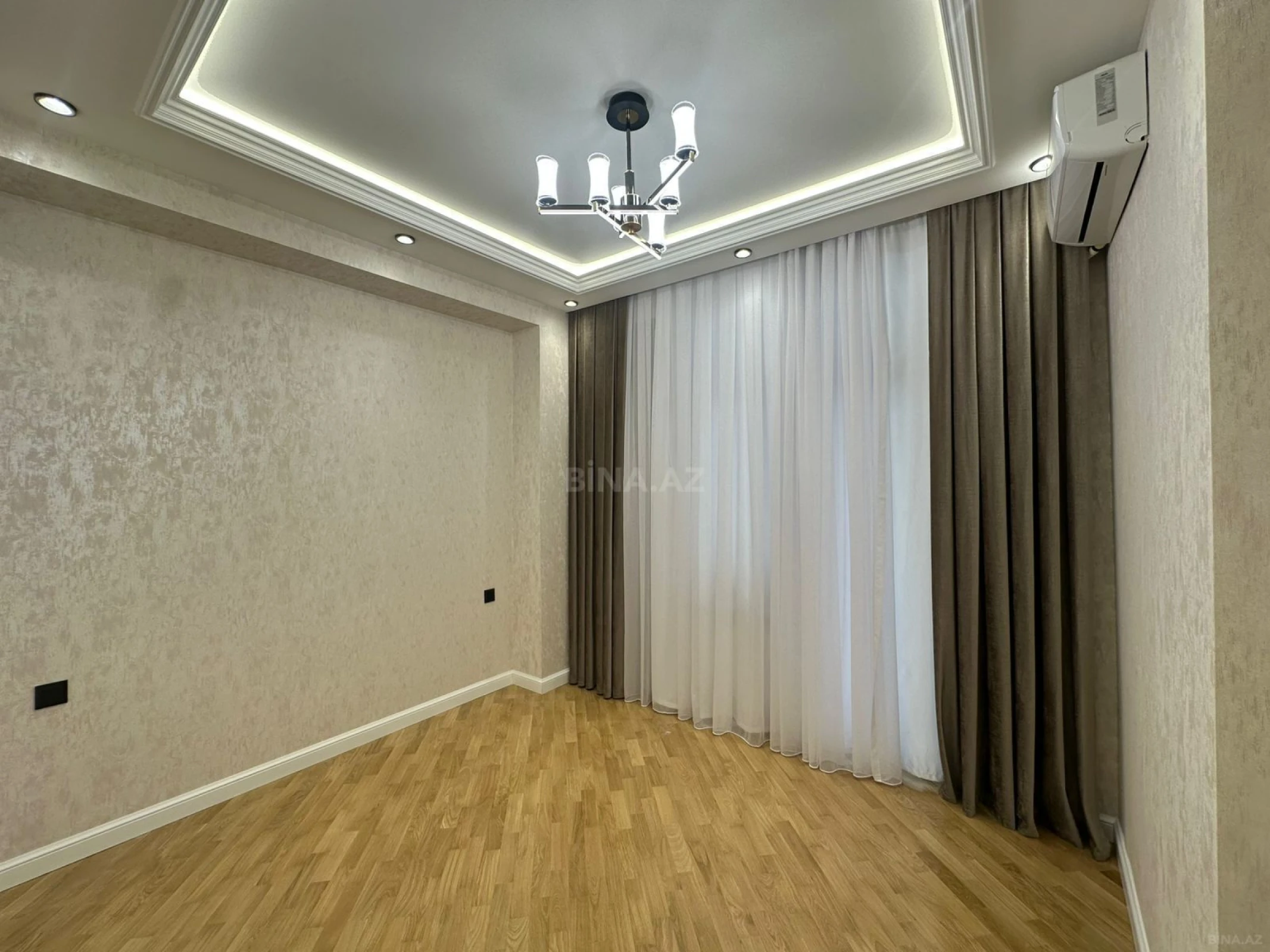 Satılır 3 otaqlı mənzil 105 m²