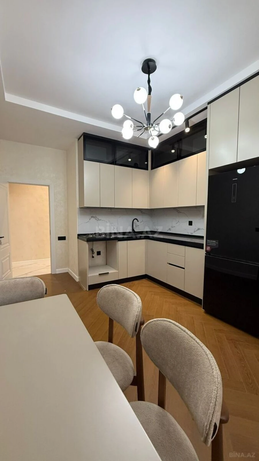 Satılır 4 otaqlı mənzil 136 m²