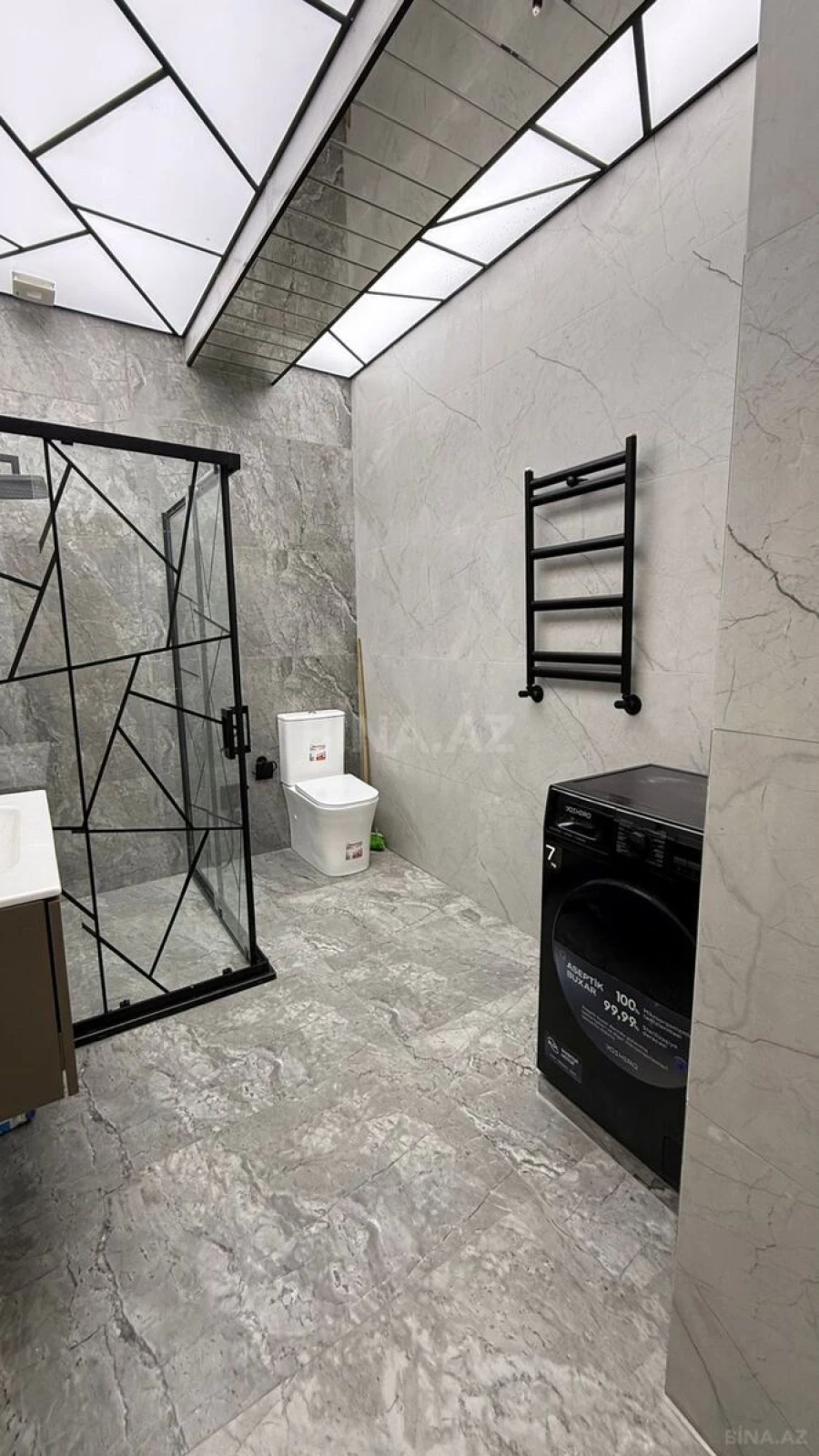 Satılır 4 otaqlı mənzil 136 m²