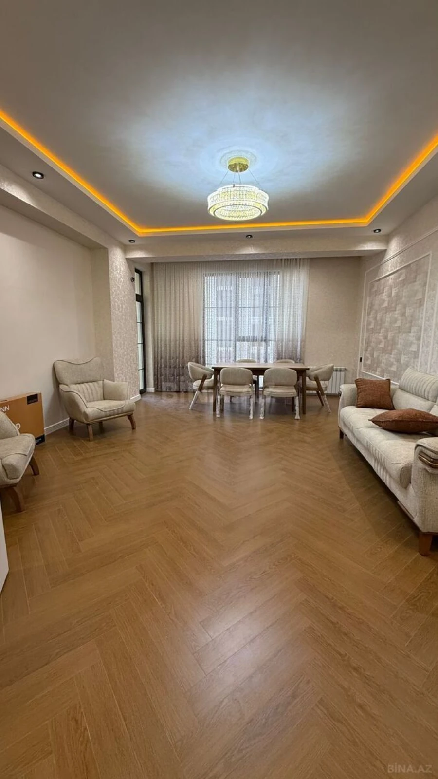 Satılır 4 otaqlı mənzil 136 m²