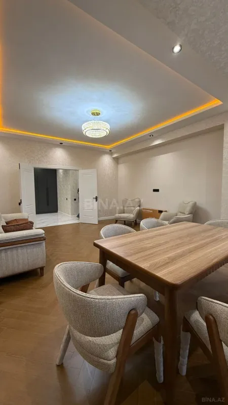 Satılır 4 otaqlı mənzil 136 m²