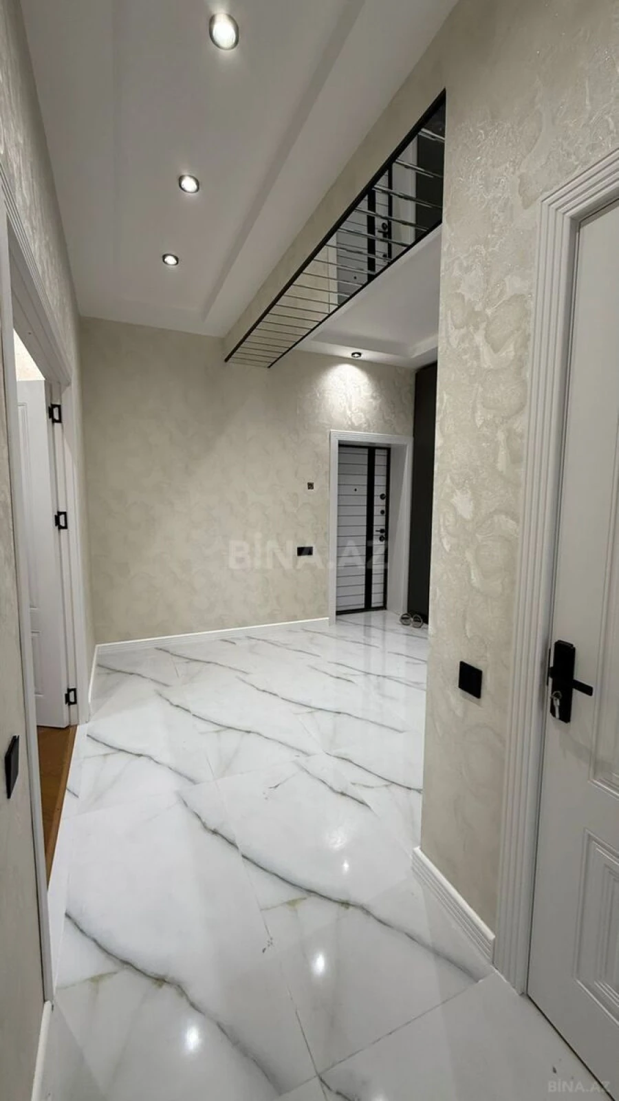 Satılır 4 otaqlı mənzil 136 m²