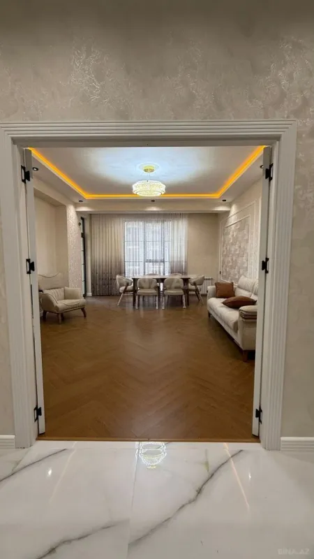Satılır 4 otaqlı mənzil 136 m²