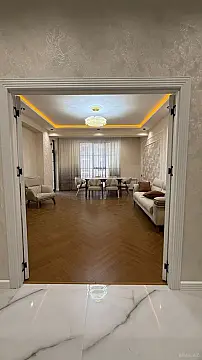 Satılır 4 otaqlı mənzil 136 m²