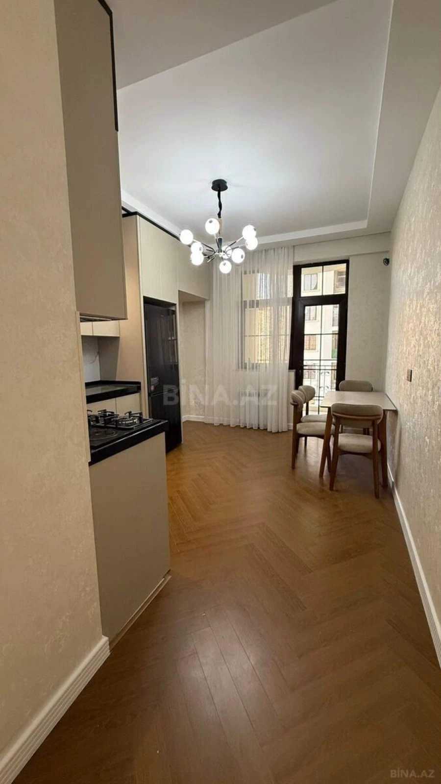 Satılır 4 otaqlı mənzil 136 m²