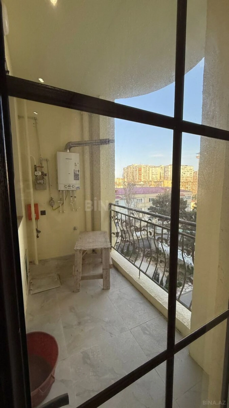 Satılır 4 otaqlı mənzil 136 m²
