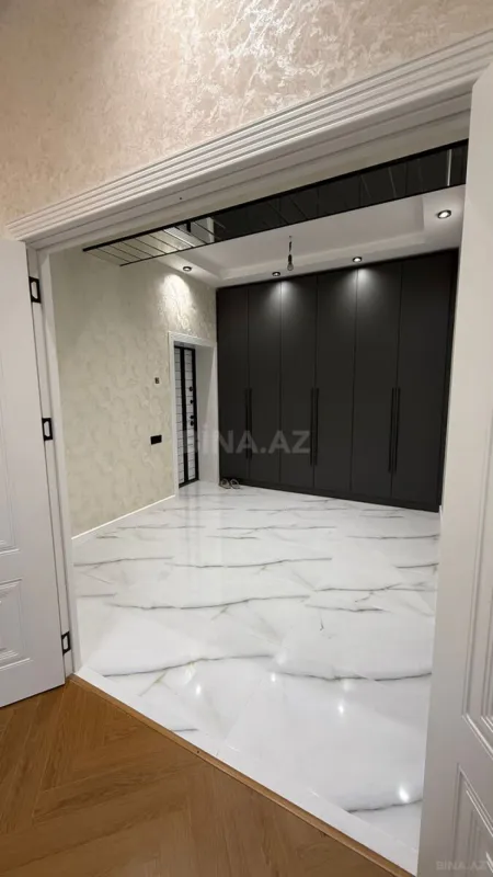 Satılır 4 otaqlı mənzil 136 m²