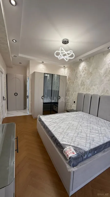 Satılır 4 otaqlı mənzil 136 m²