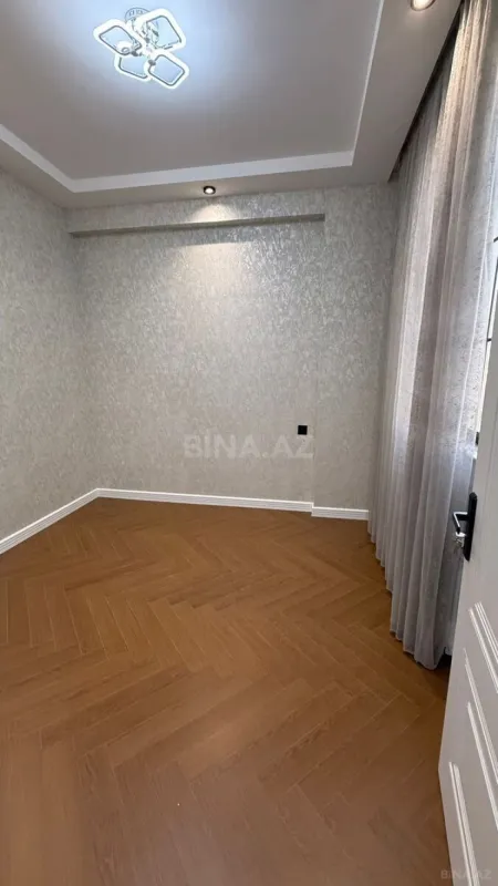 Satılır 4 otaqlı mənzil 136 m²