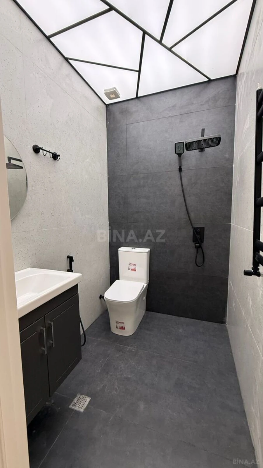 Satılır 4 otaqlı mənzil 136 m²