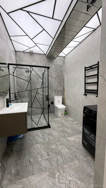 Satılır 4 otaqlı mənzil 136 m²