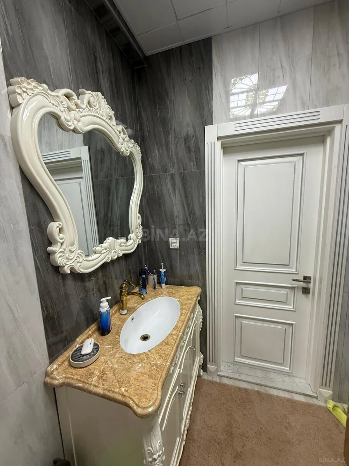 Satılır 3 otaqlı mənzil 148 m²