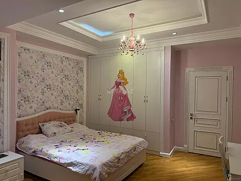 Satılır 3 otaqlı mənzil 148 m²