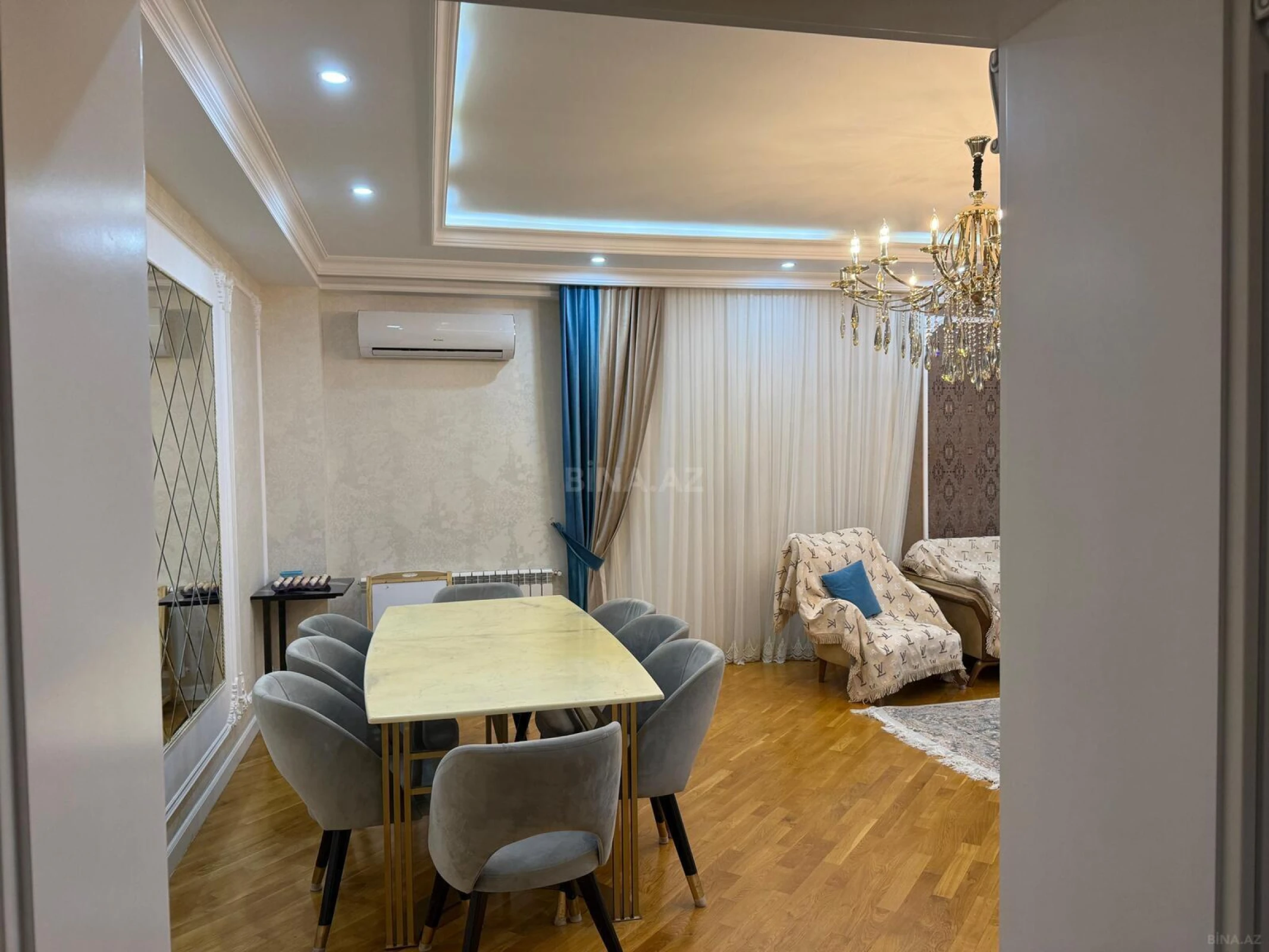Satılır 3 otaqlı mənzil 148 m²