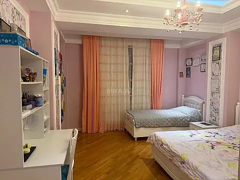 Satılır 3 otaqlı mənzil 148 m²