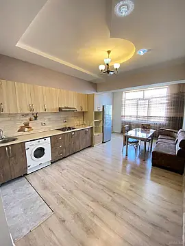 Kirayə verilir 3 otaqlı mənzil 150 m²