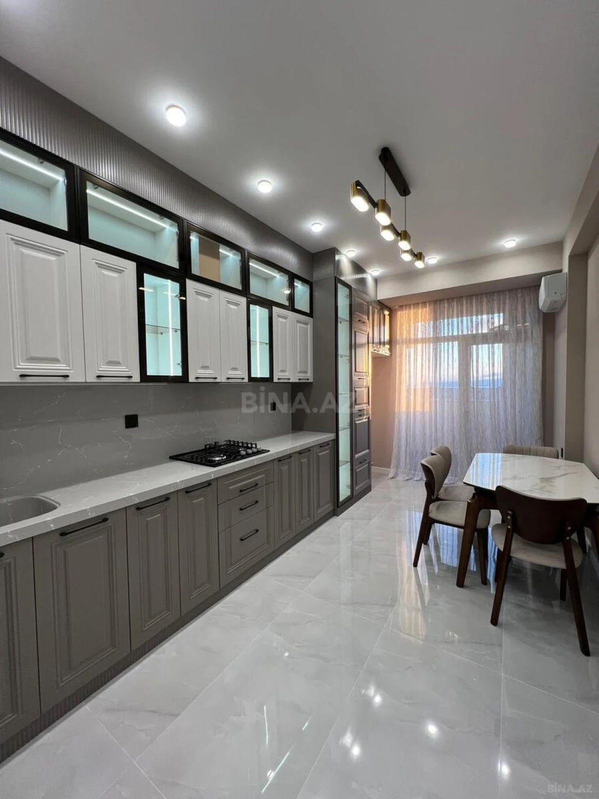 Satılır 3 otaqlı mənzil 105 m²