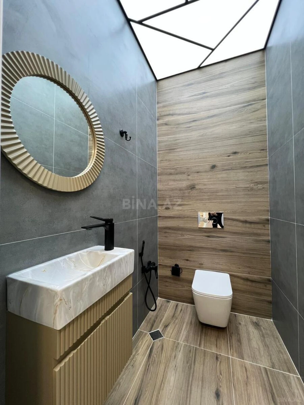 Satılır 3 otaqlı mənzil 105 m²