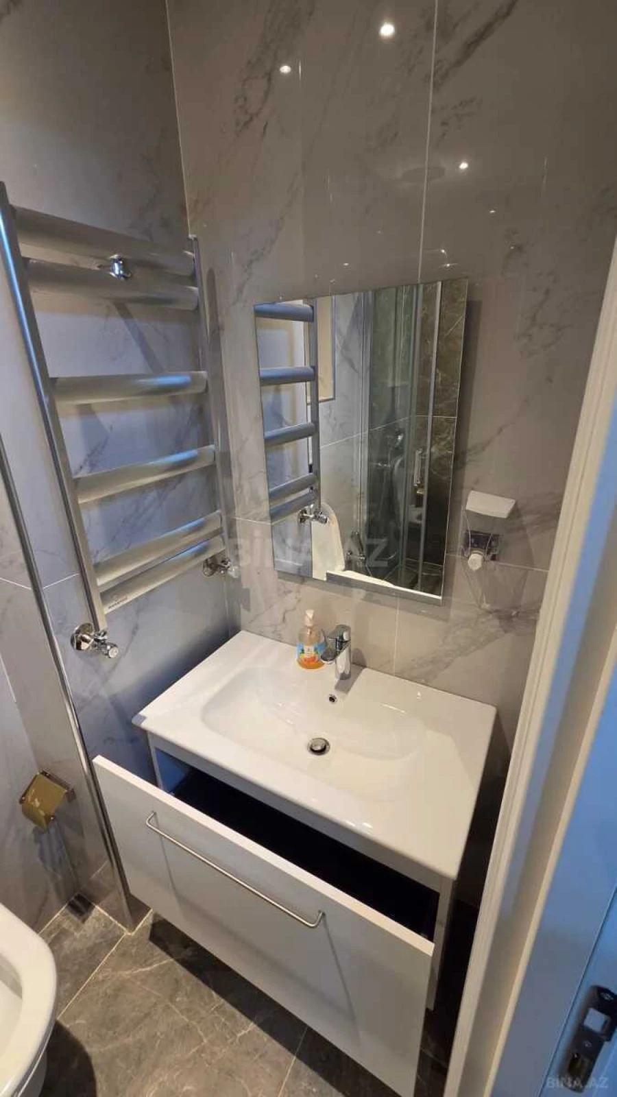 Kirayə verilir 2 otaqlı mənzil 45 m²