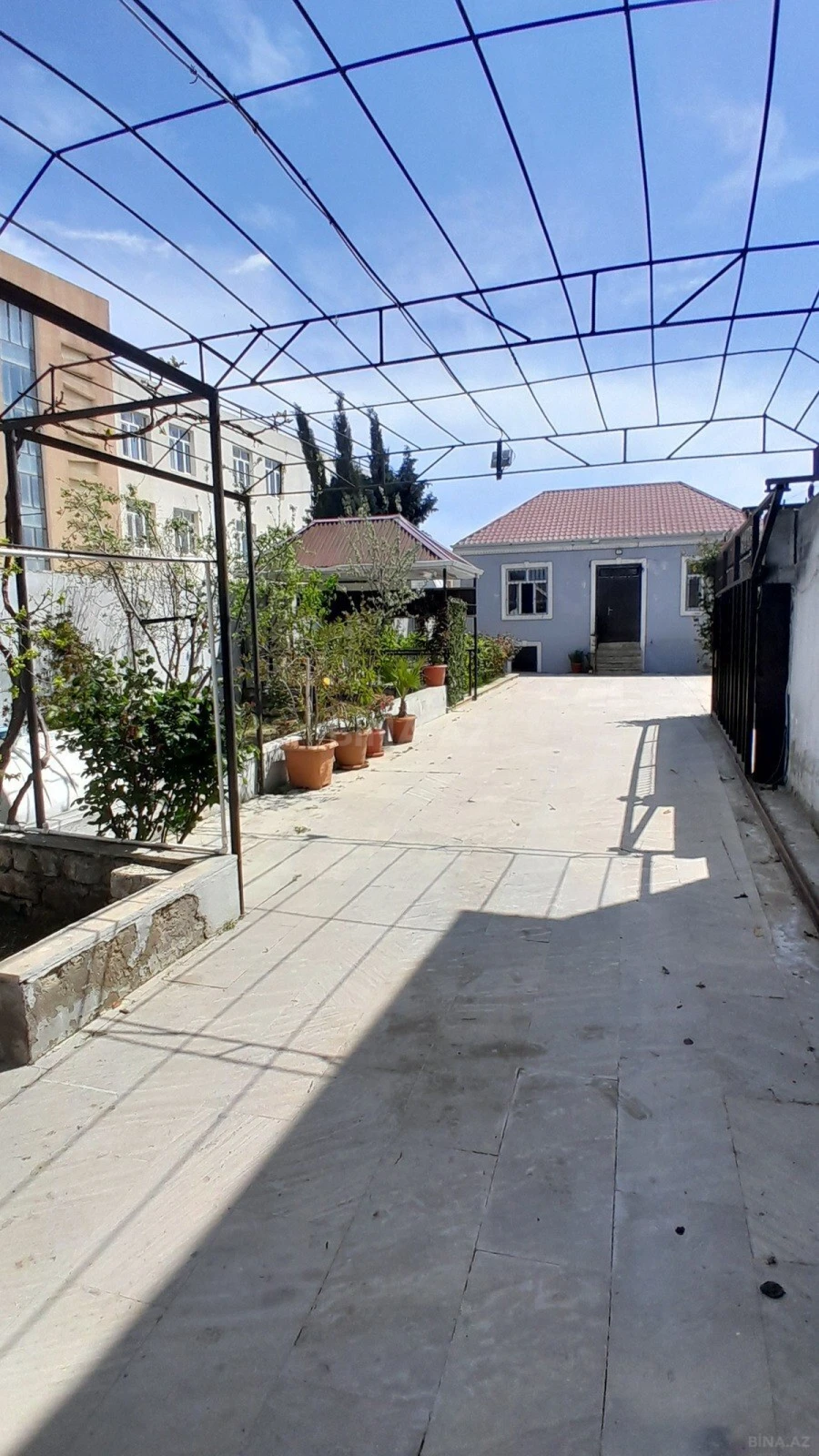 Satılır 4 otaqlı mənzil 100 m²
