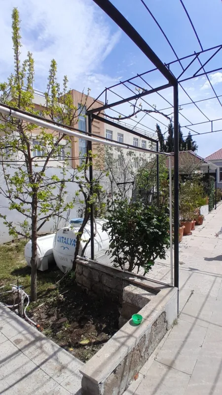 Satılır 4 otaqlı mənzil 100 m²