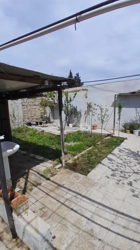 Satılır 4 otaqlı mənzil 100 m²