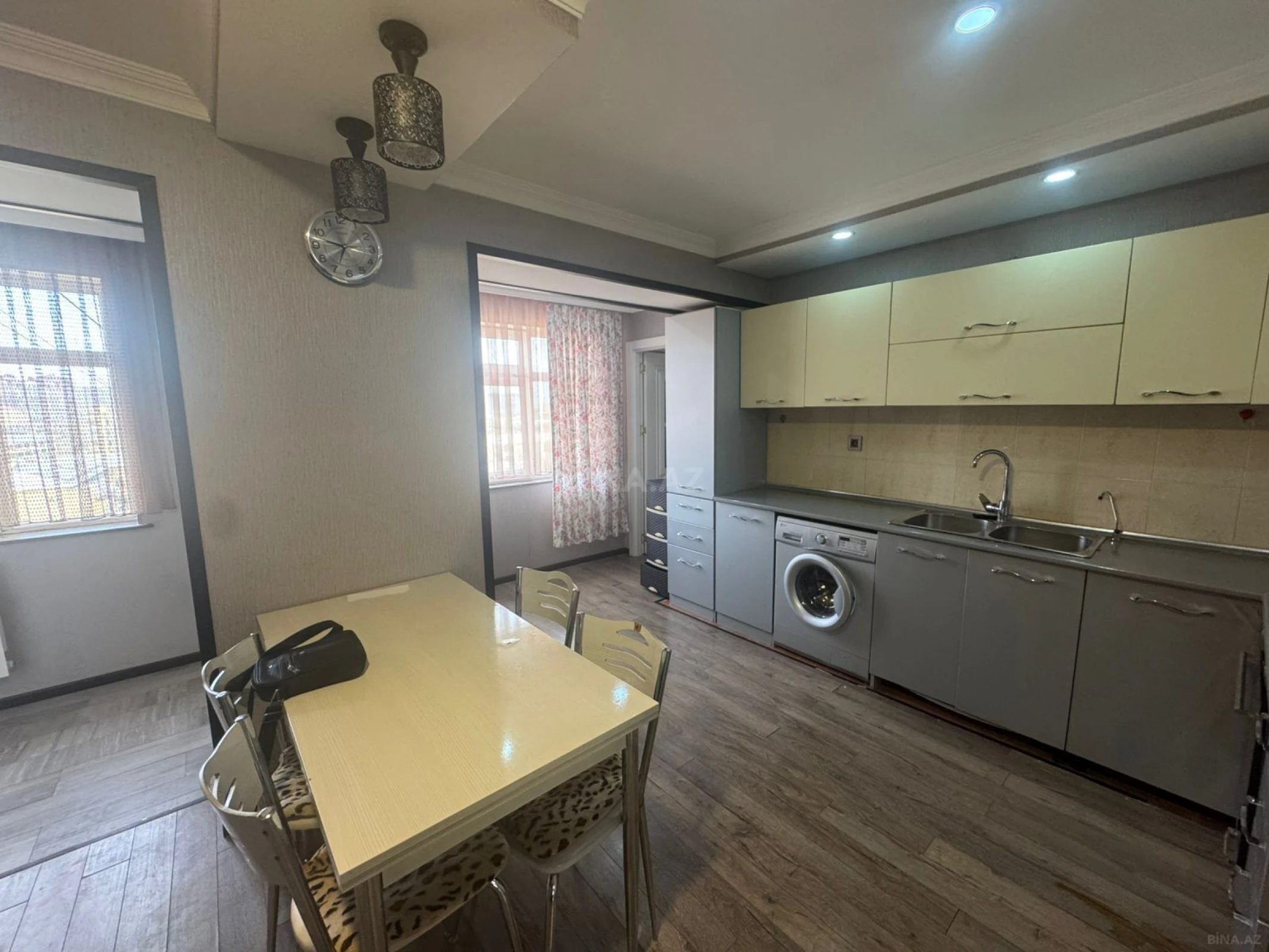 Satılır 4 otaqlı mənzil 100 m²