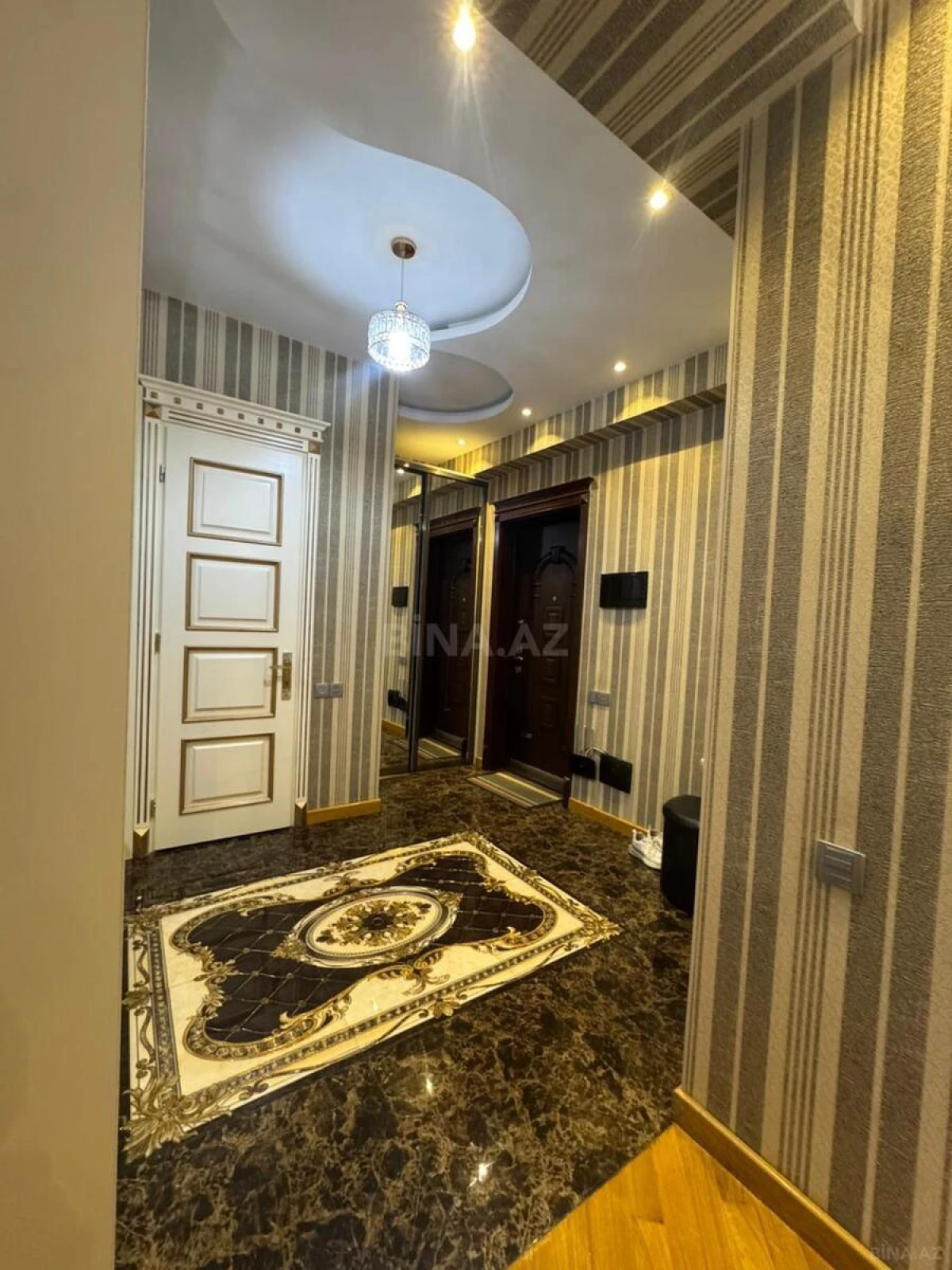 Satılır 3 otaqlı mənzil 140 m²