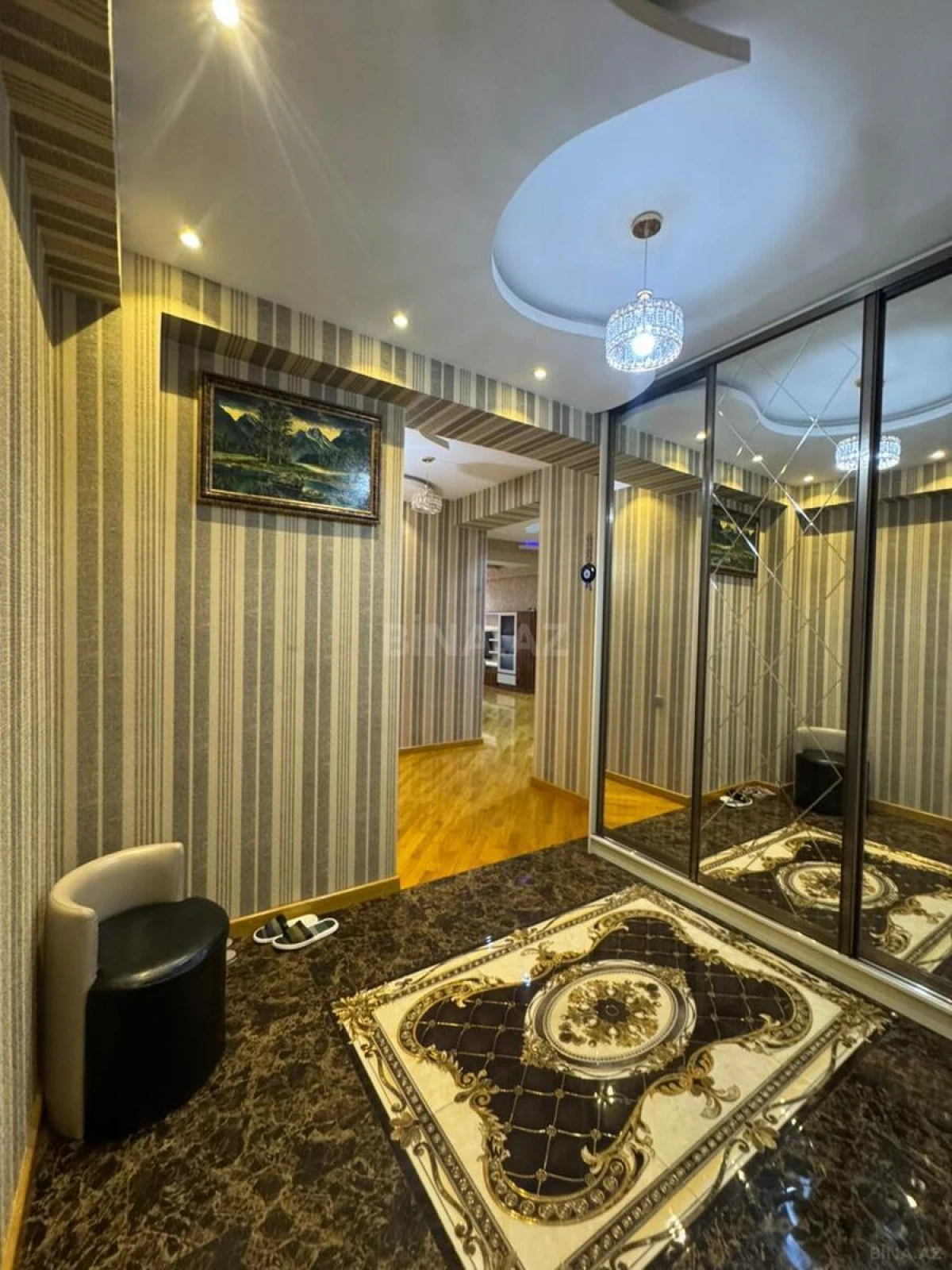Satılır 3 otaqlı mənzil 140 m²