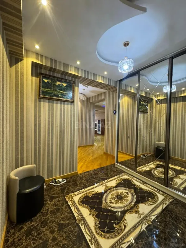 Satılır 3 otaqlı mənzil 140 m²