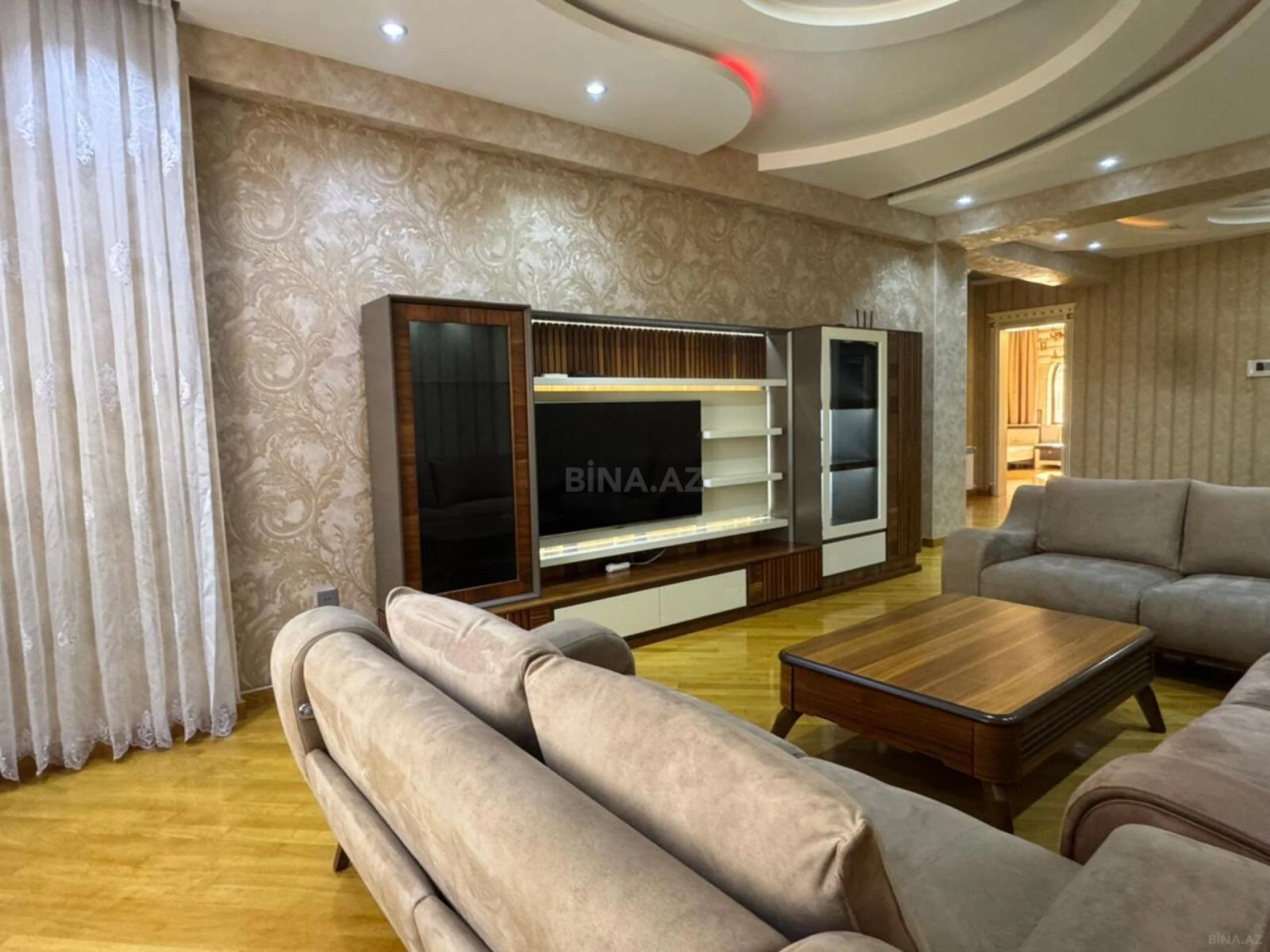 Satılır 3 otaqlı mənzil 140 m²