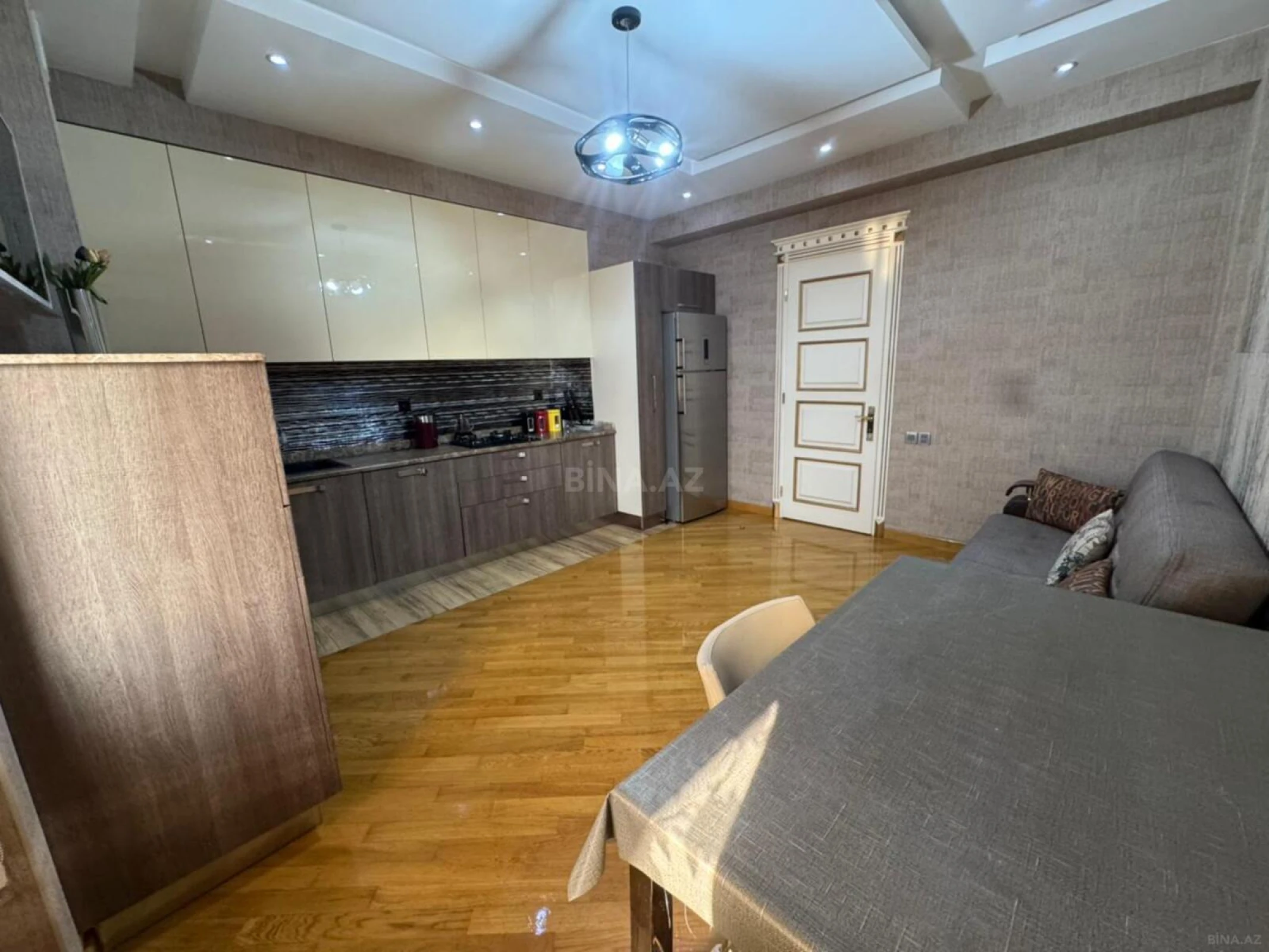 Satılır 3 otaqlı mənzil 140 m²