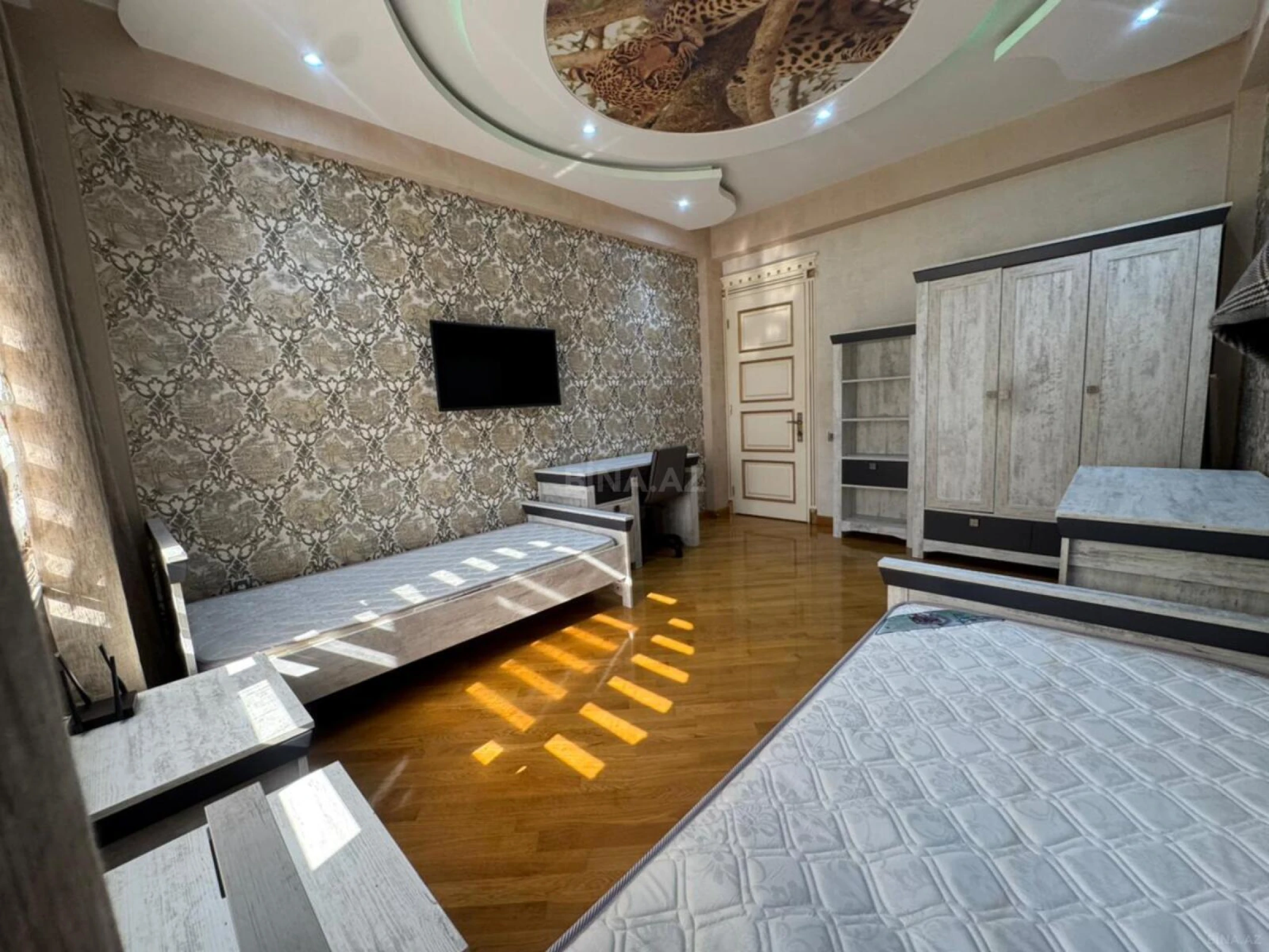 Satılır 3 otaqlı mənzil 140 m²