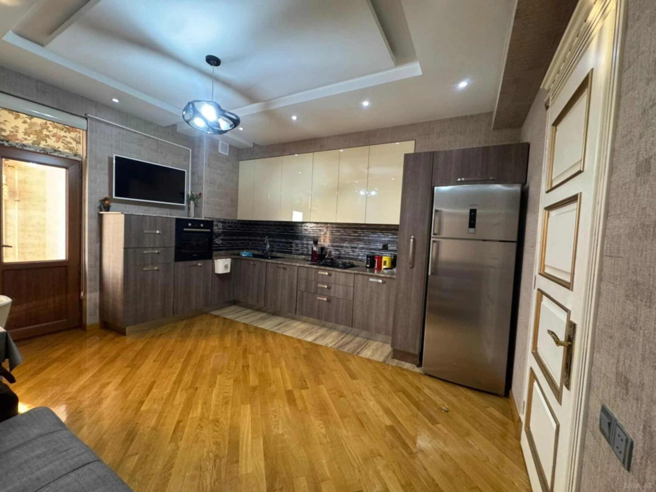 Satılır 3 otaqlı mənzil 140 m²