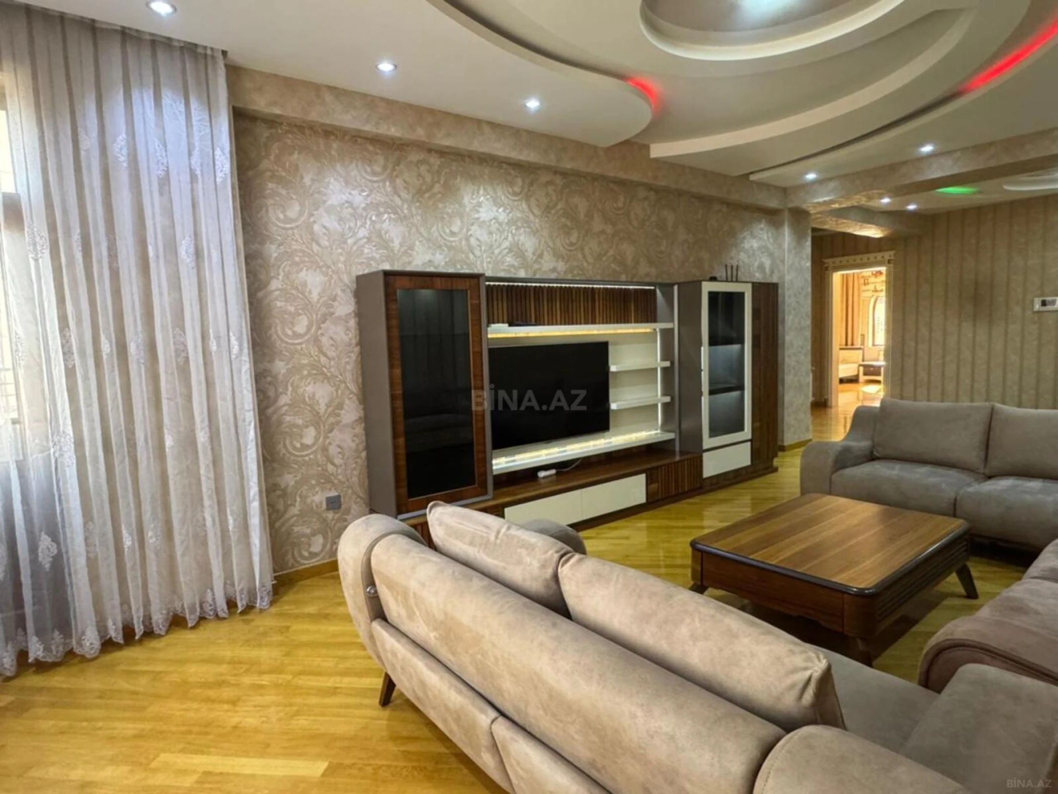 Satılır 3 otaqlı mənzil 140 m²