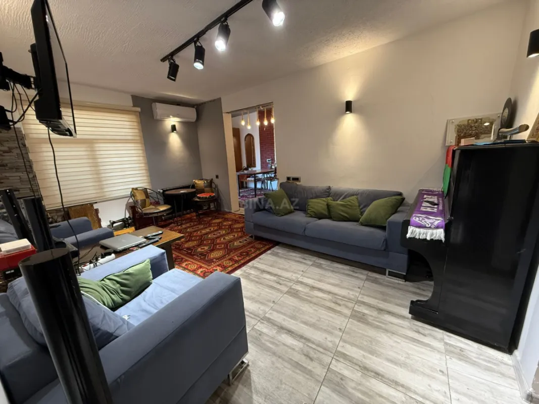 Satılır 6 otaqlı həyət evi 210 m²